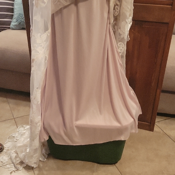 Allure Bridals White Sheath Wedding Dress with Sweetheart Neckline - Picture 12 of 16